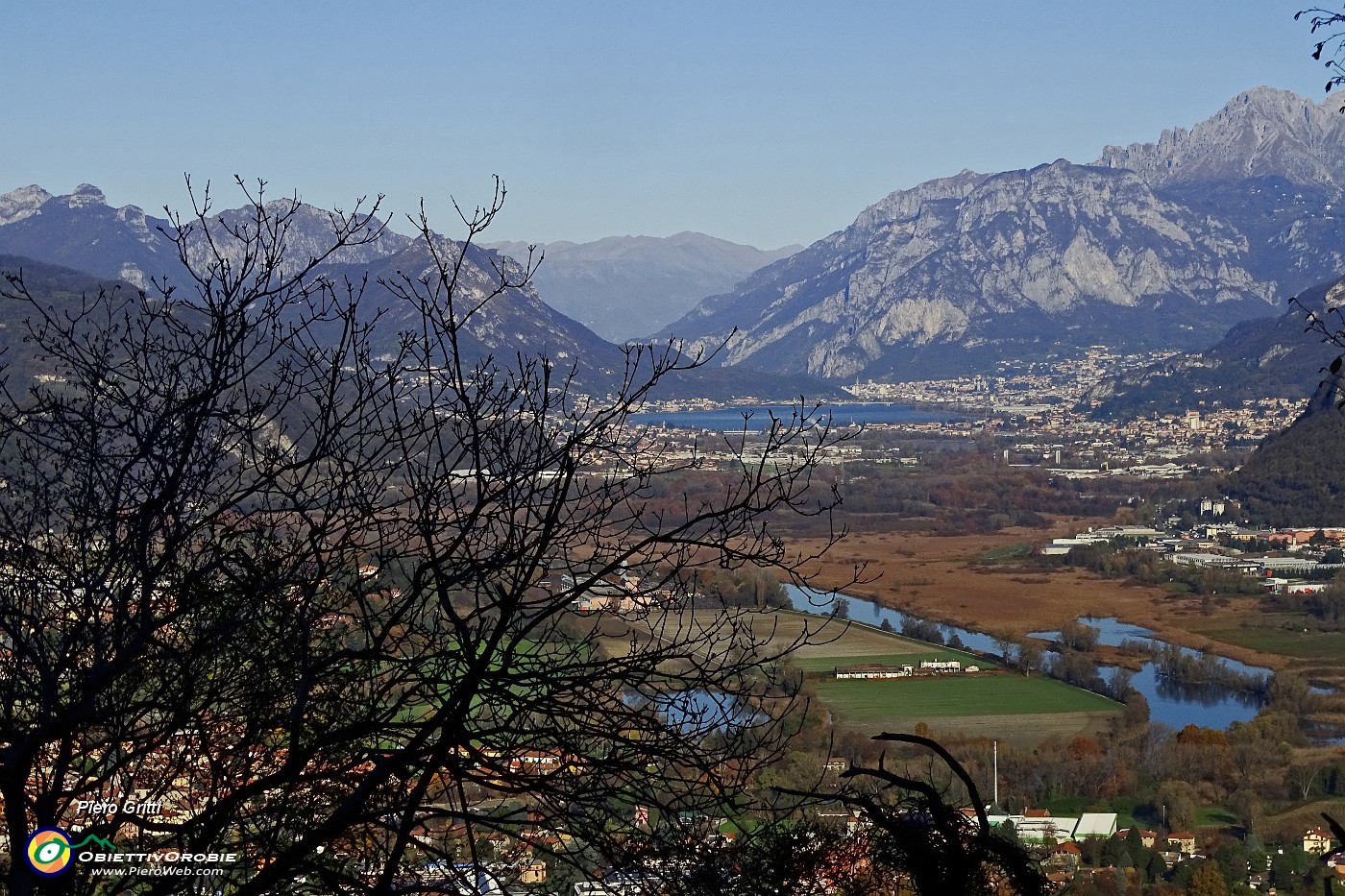 29 Vista verso la valle dell'Adda all'uscita dei laghi.JPG -                                